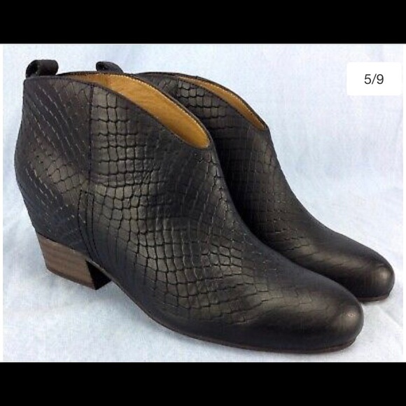 Matiko Black Snake Embossed Booties, Sz 6 - Picture 4 of 5